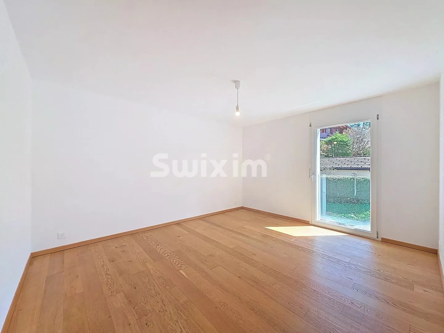 Modern Ground-Floor Apartment - Photo 3 of 6