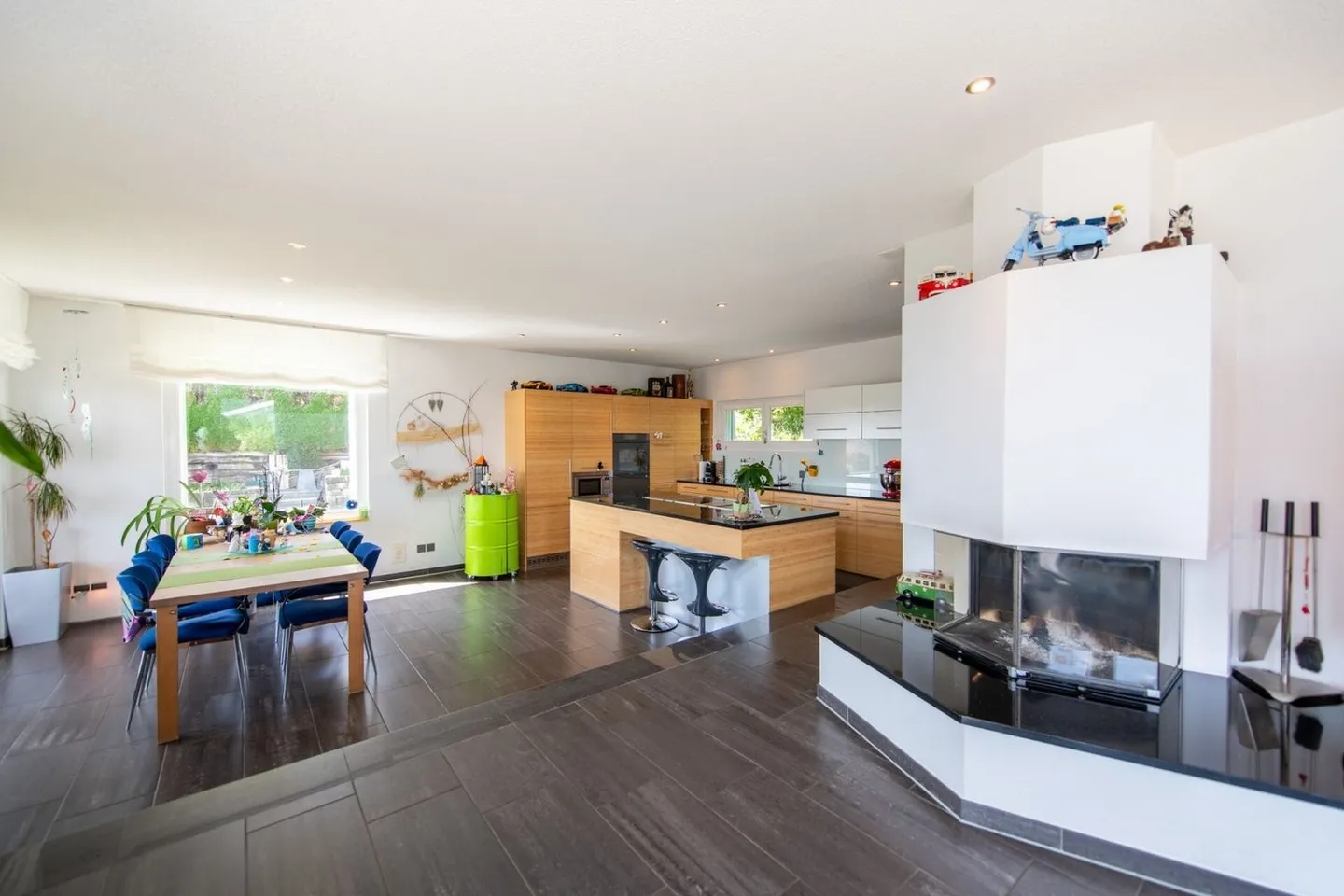 Modernes 5.5-Zimmer-Einfamilienhaus mit Blick auf Eiger, Mönch & Jungfrau - Foto 2 von 13