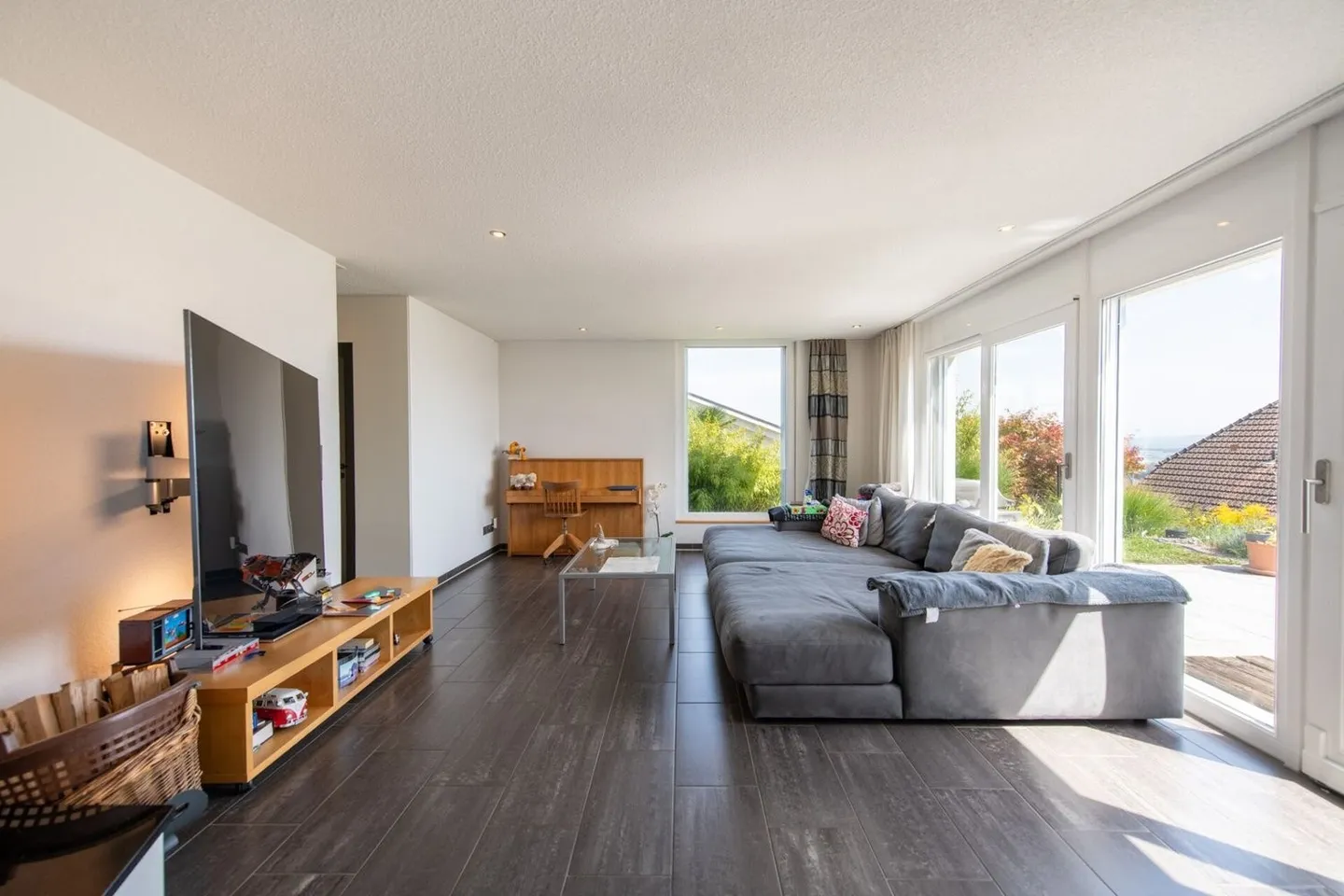 Modernes 5.5-Zimmer-Einfamilienhaus mit Blick auf Eiger, Mönch & Jungfrau - Foto 7 von 13