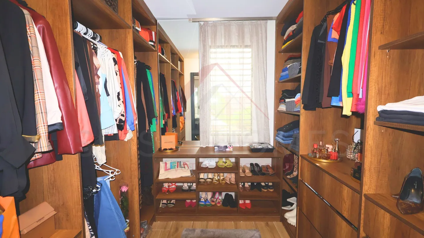 Modern Villa of Exception - 4½ Rooms, Heated Swimming Pool and Panoramic Terrace - Photo 18 of 25