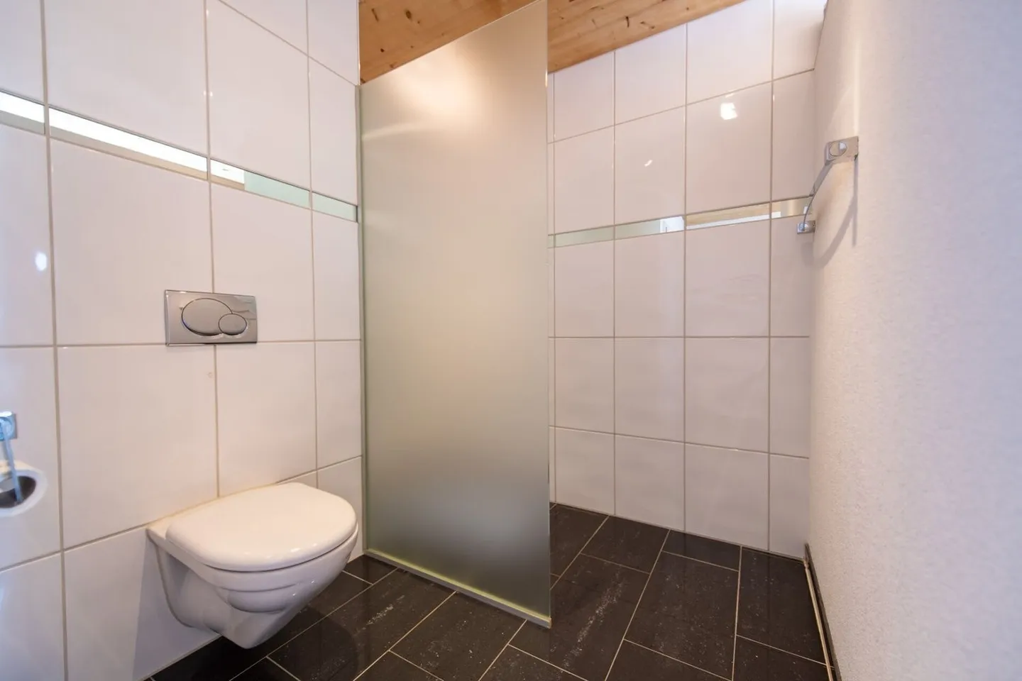 Modernes 5.5-Zimmer-Einfamilienhaus mit Blick auf Eiger, Mönch & Jungfrau - Foto 12 von 13