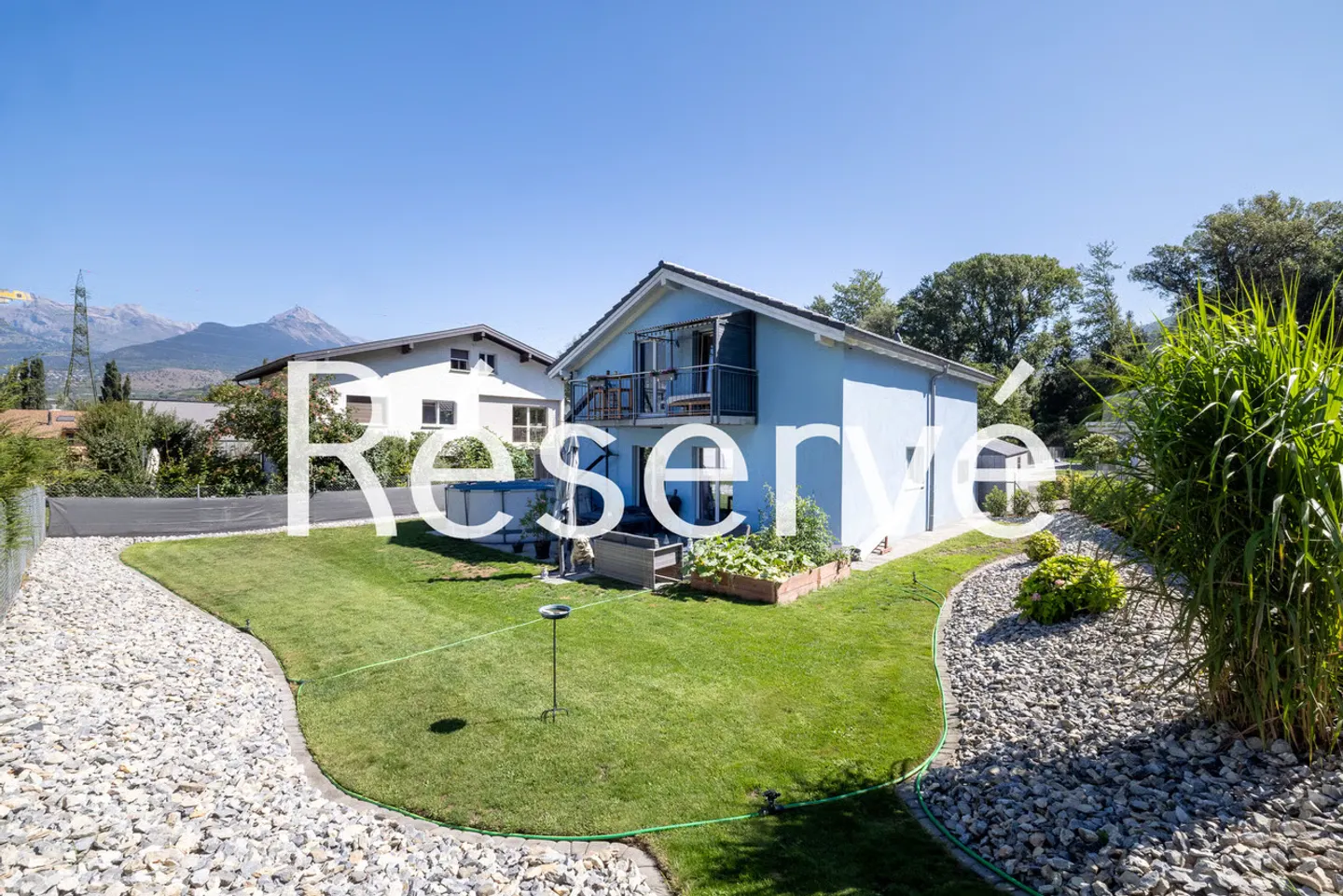 Individual villa with 4 bedrooms and generous basement! - Photo 1 of 13