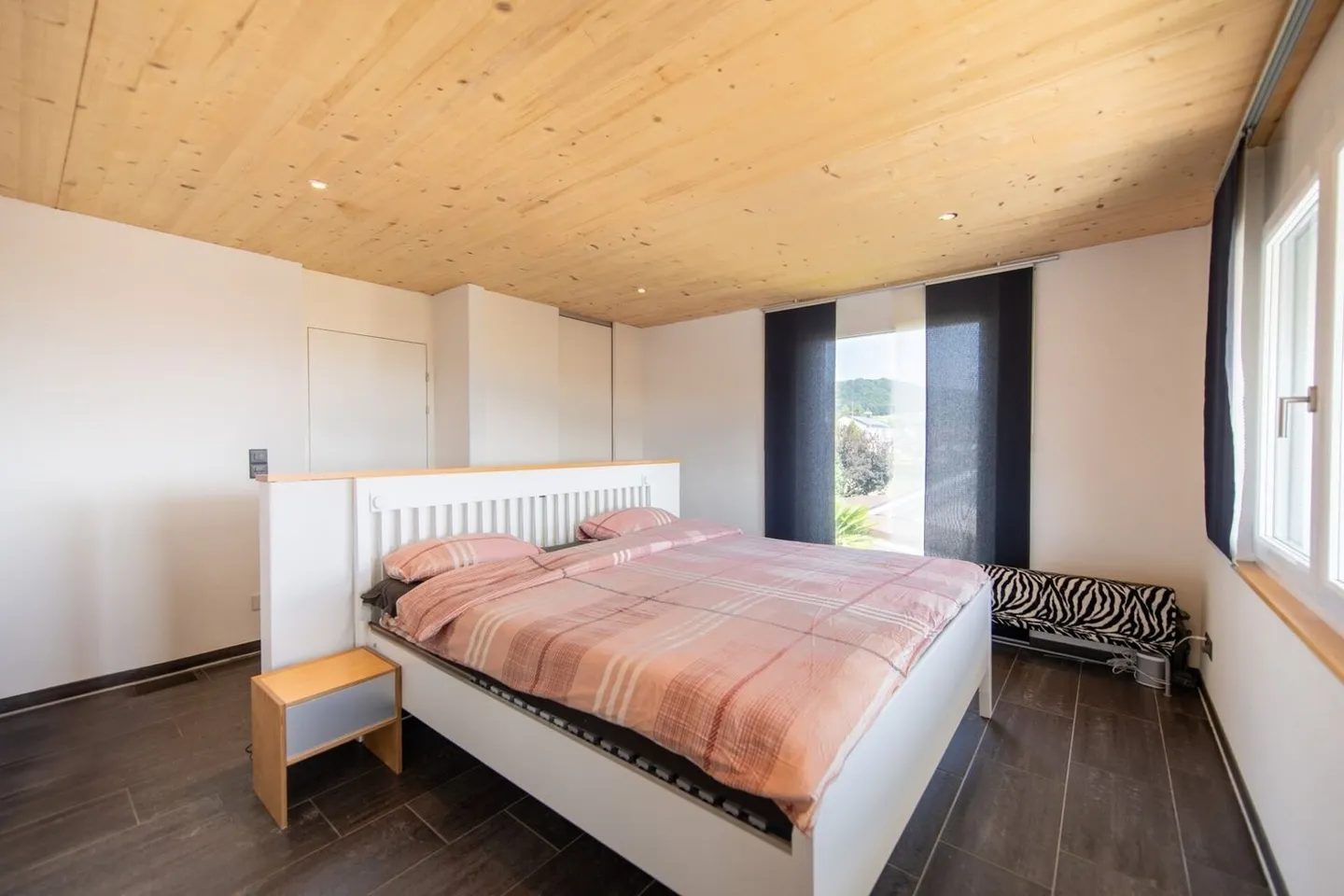 Modernes 5.5-Zimmer-Einfamilienhaus mit Blick auf Eiger, Mönch & Jungfrau - Foto 10 von 13