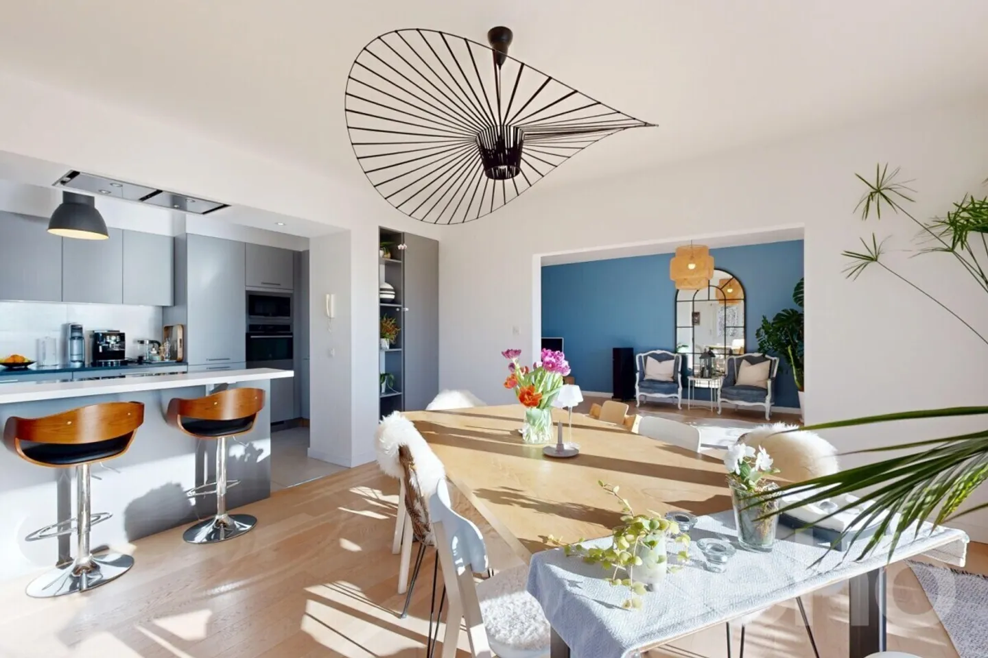 Appartement lumineux de 4 pièces avec balcons et vue dégagée - Photo 2 sur 12