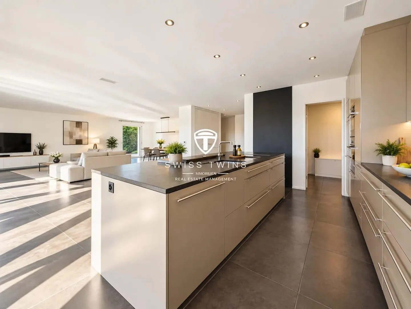 Appartamento esclusivo di 6½ locali con 203 m² di superficie abitabile e grande terrazza a Bolligen - Foto 2 di 13