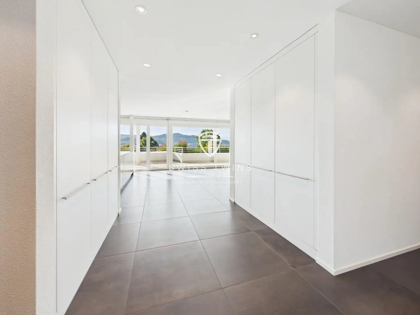 Appartamento esclusivo di 6½ locali con 203 m² di superficie abitabile e grande terrazza a Bolligen - Foto 4 di 13