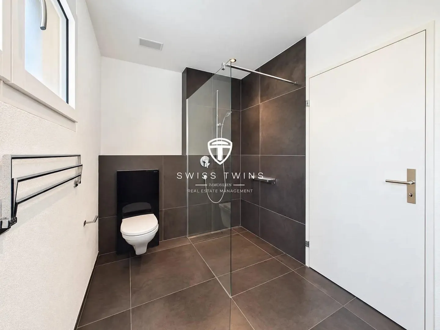 Appartamento esclusivo di 6½ locali con 203 m² di superficie abitabile e grande terrazza a Bolligen - Foto 10 di 13