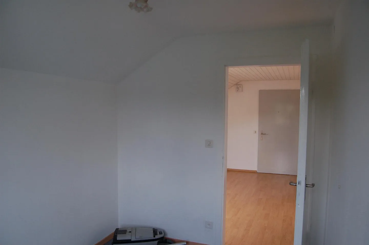 Affordable 3 Room Apartment - Photo 5 of 10