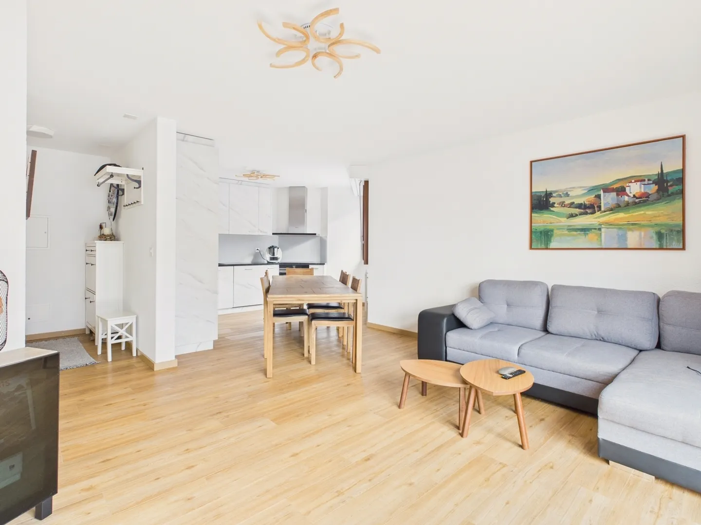 Helles 4,5-Zimmer-Apartment mit atemberaubendem Blick in Sion (Vissigen) - Foto 1 von 11