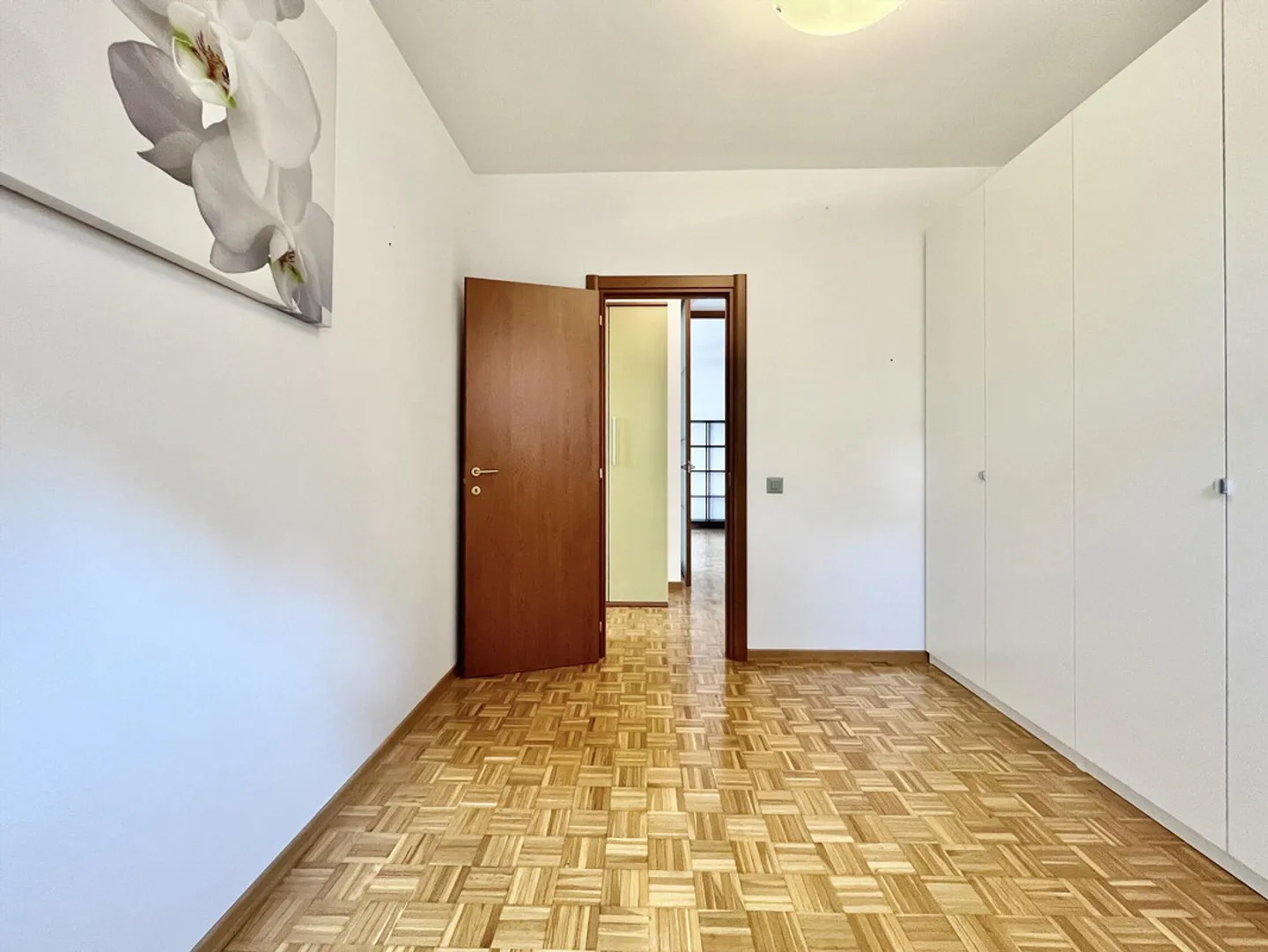 FOR RENT PENTHOUSE 4.5 IN RESIDENCE WITH POOL IN LUGANO - Photo 7 of 10