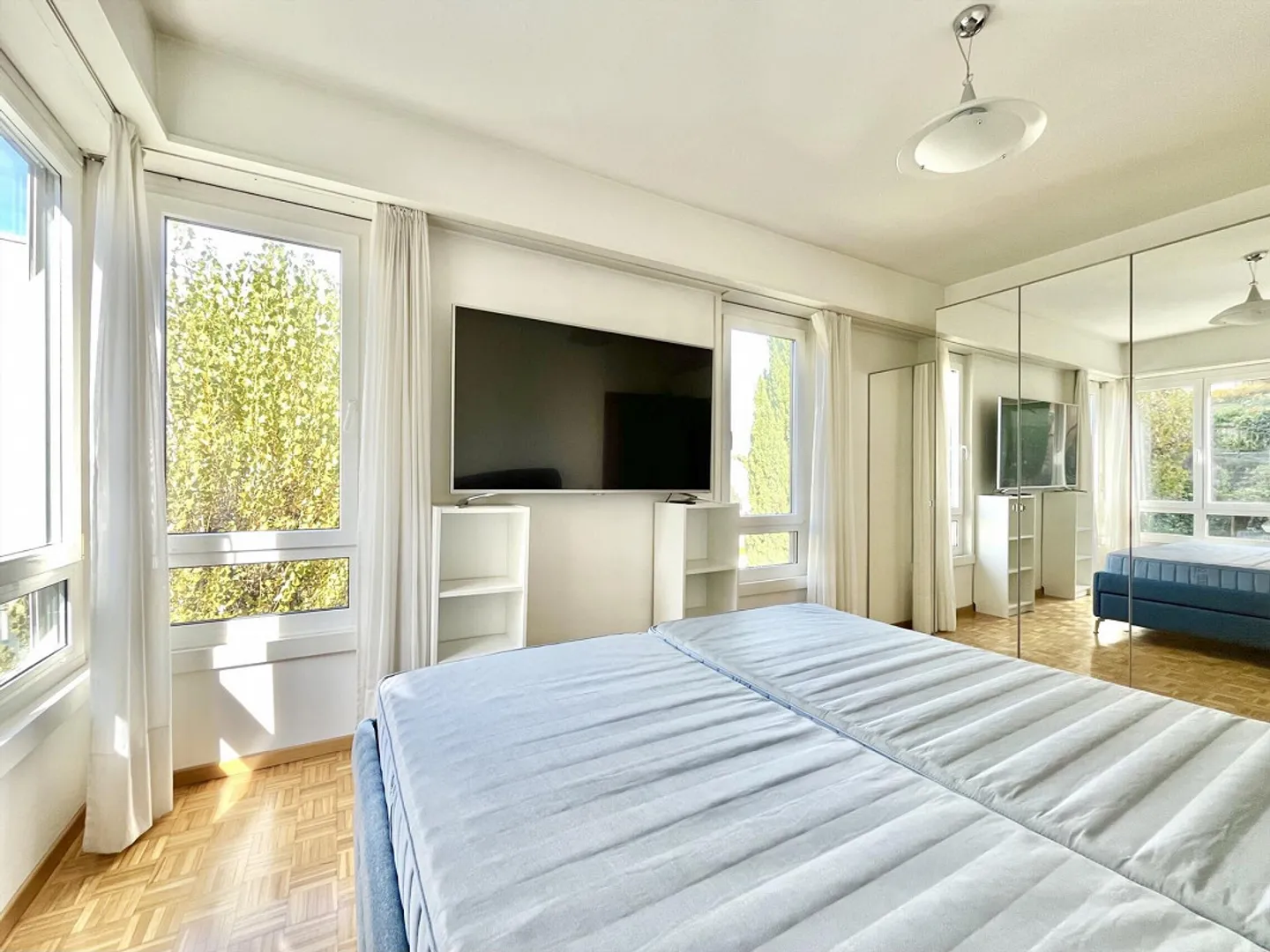 FOR RENT PENTHOUSE 4.5 IN RESIDENCE WITH POOL IN LUGANO - Photo 8 of 10