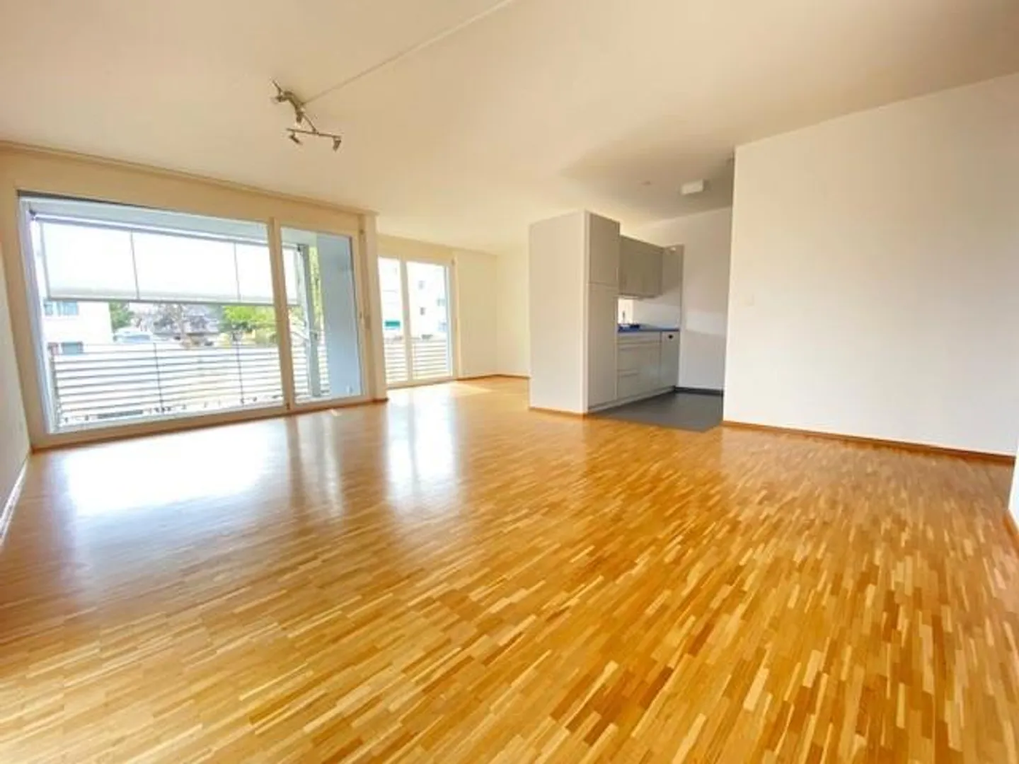 Modern apartment in a sunny location - Photo 2 of 9