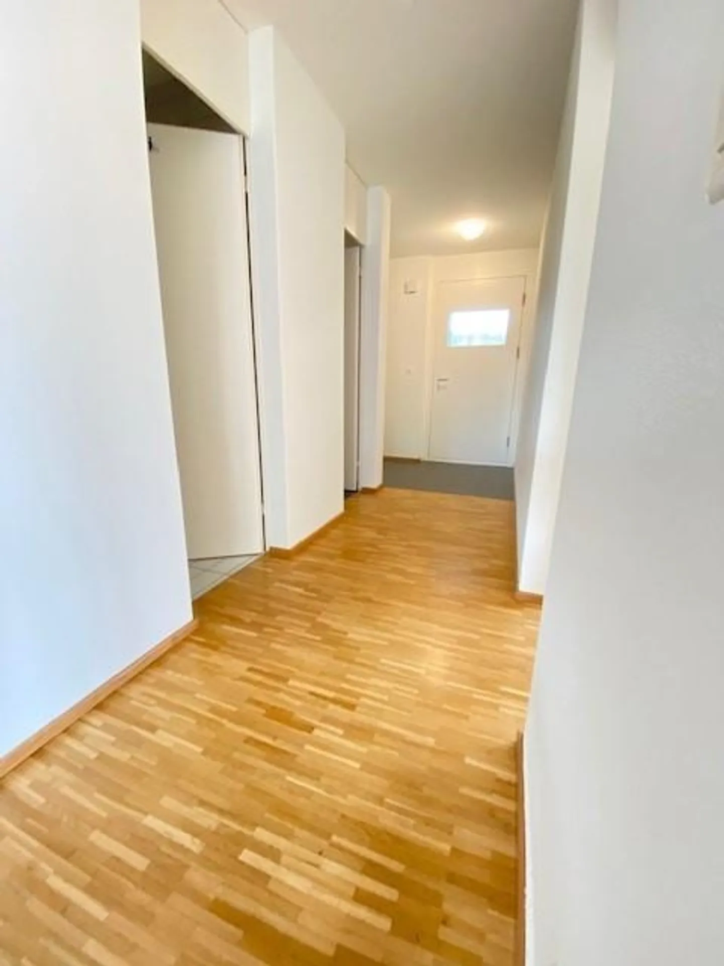 Modern apartment in a sunny location - Photo 6 of 9