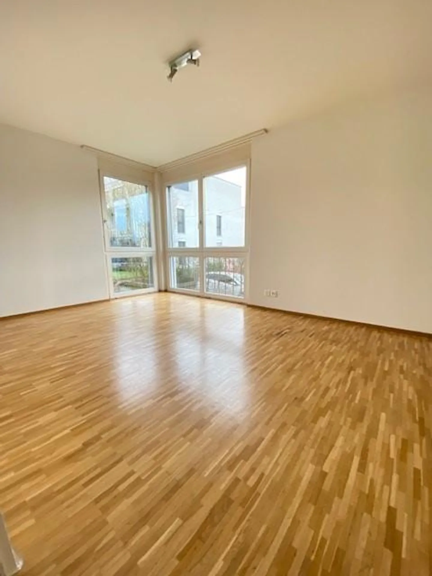 Modern apartment in a sunny location - Photo 5 of 9