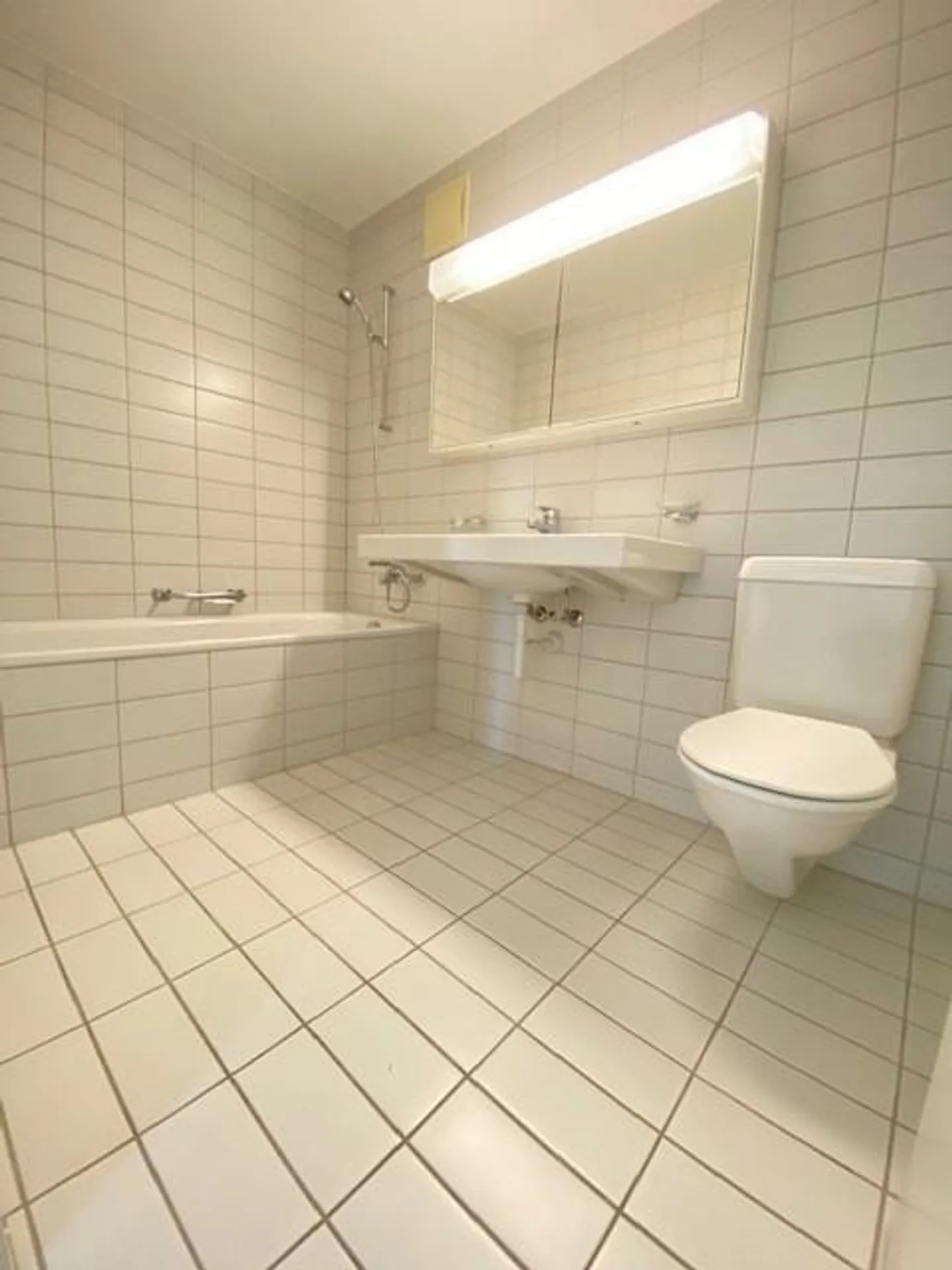 Modern apartment in a sunny location - Photo 8 of 9