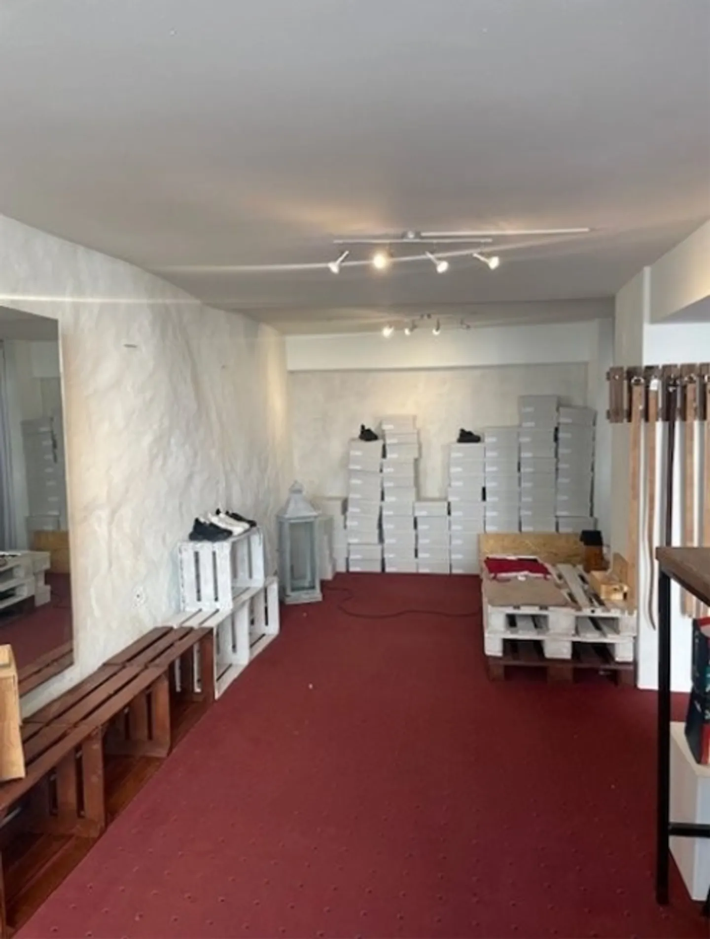 Negozio attraente con magazzino nella città vecchia di Sciaffusa - Foto 1 di 4