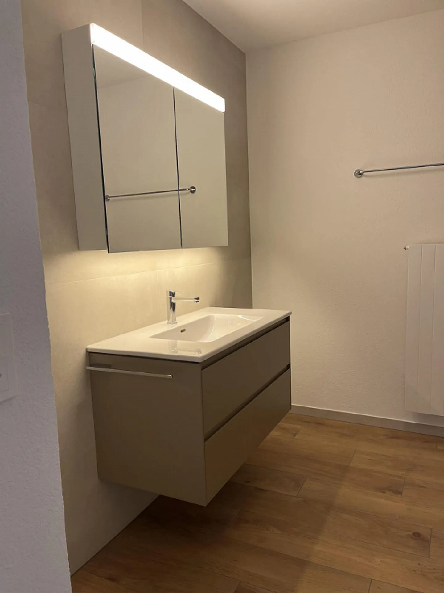 Apartment for rent in a 3-family house 1st floor - Photo 2 of 11