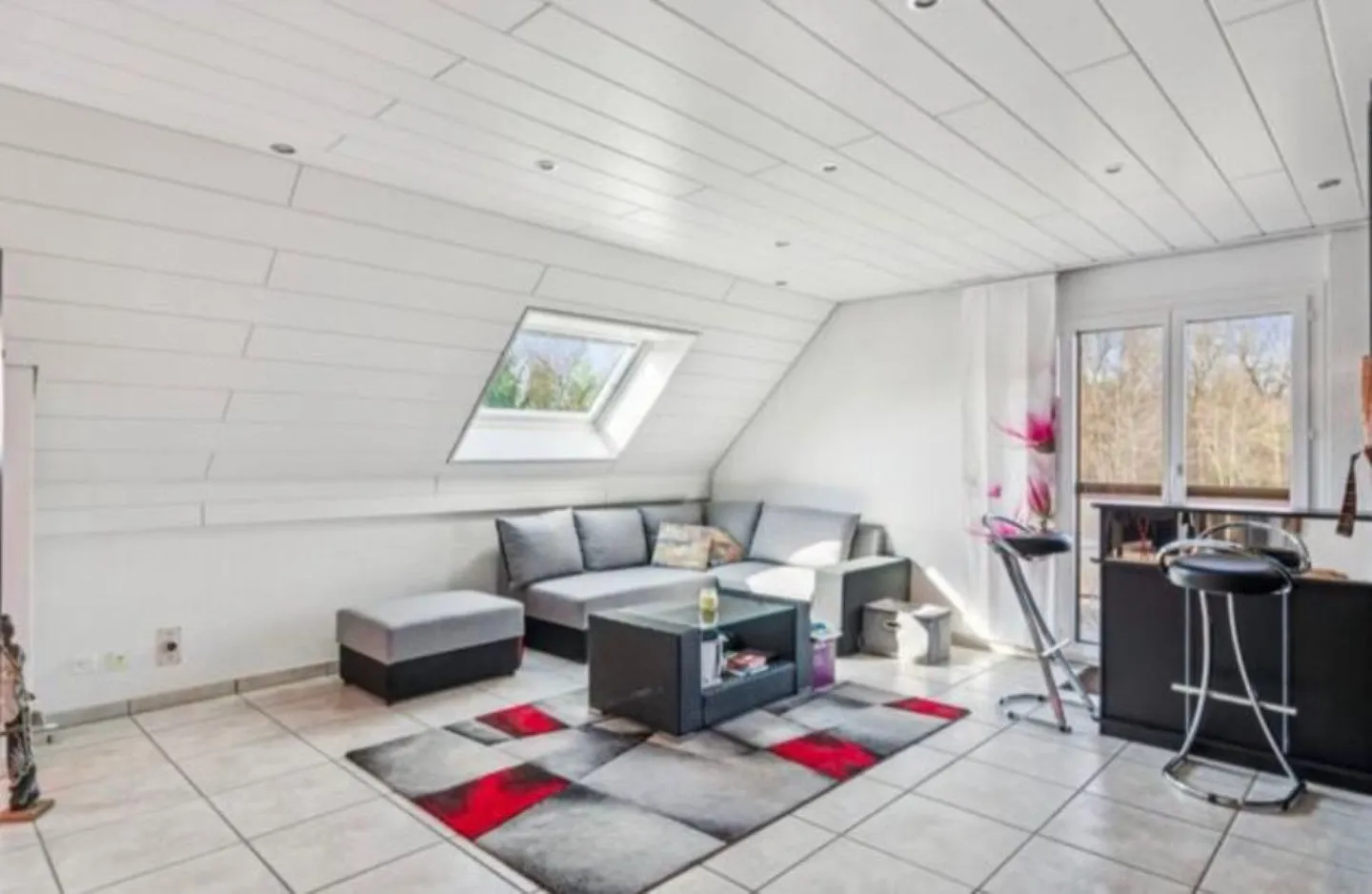 Stilvolle Duplexwohnung in Dotzigen - Foto 1 von 15