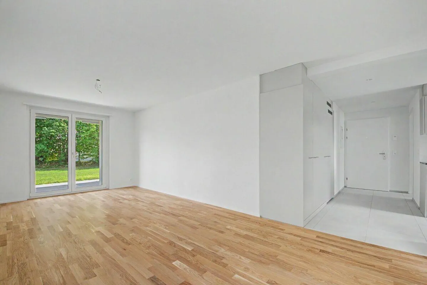Modernes 2.5-Zimmer-Apartment mit Seesicht - Foto 1 von 9