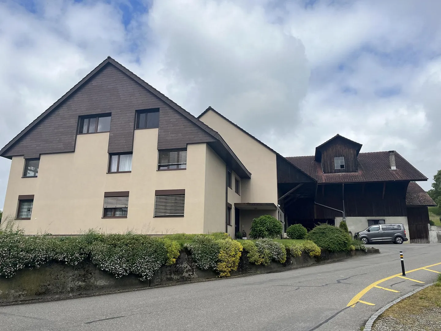 Apartment for rent in a 3-family house 1st floor - Photo 10 of 11