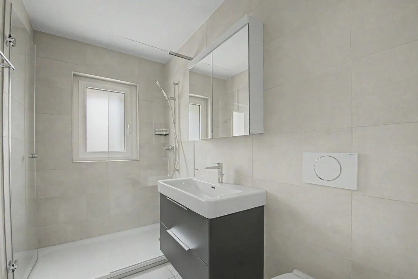 Modernes 2.5-Zimmer-Apartment mit Seesicht - Foto 6 von 9