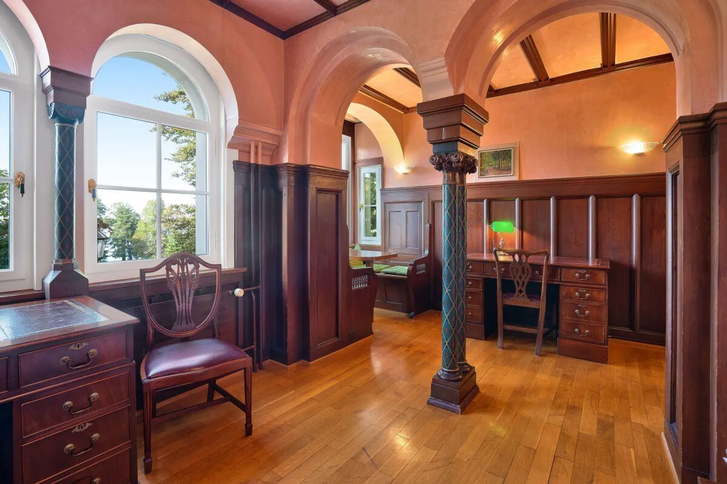 Villa de maître avec un terrain de 2 008 m2 semblable à un parc - Photo 5 sur 13