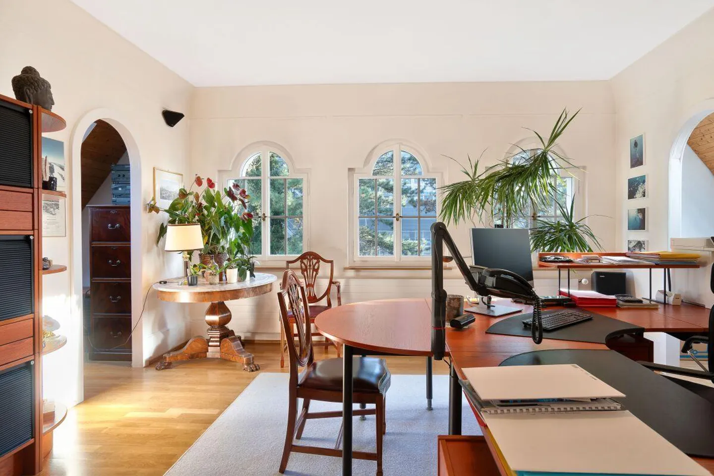 Villa de maître avec un terrain de 2 008 m2 semblable à un parc - Photo 8 sur 13