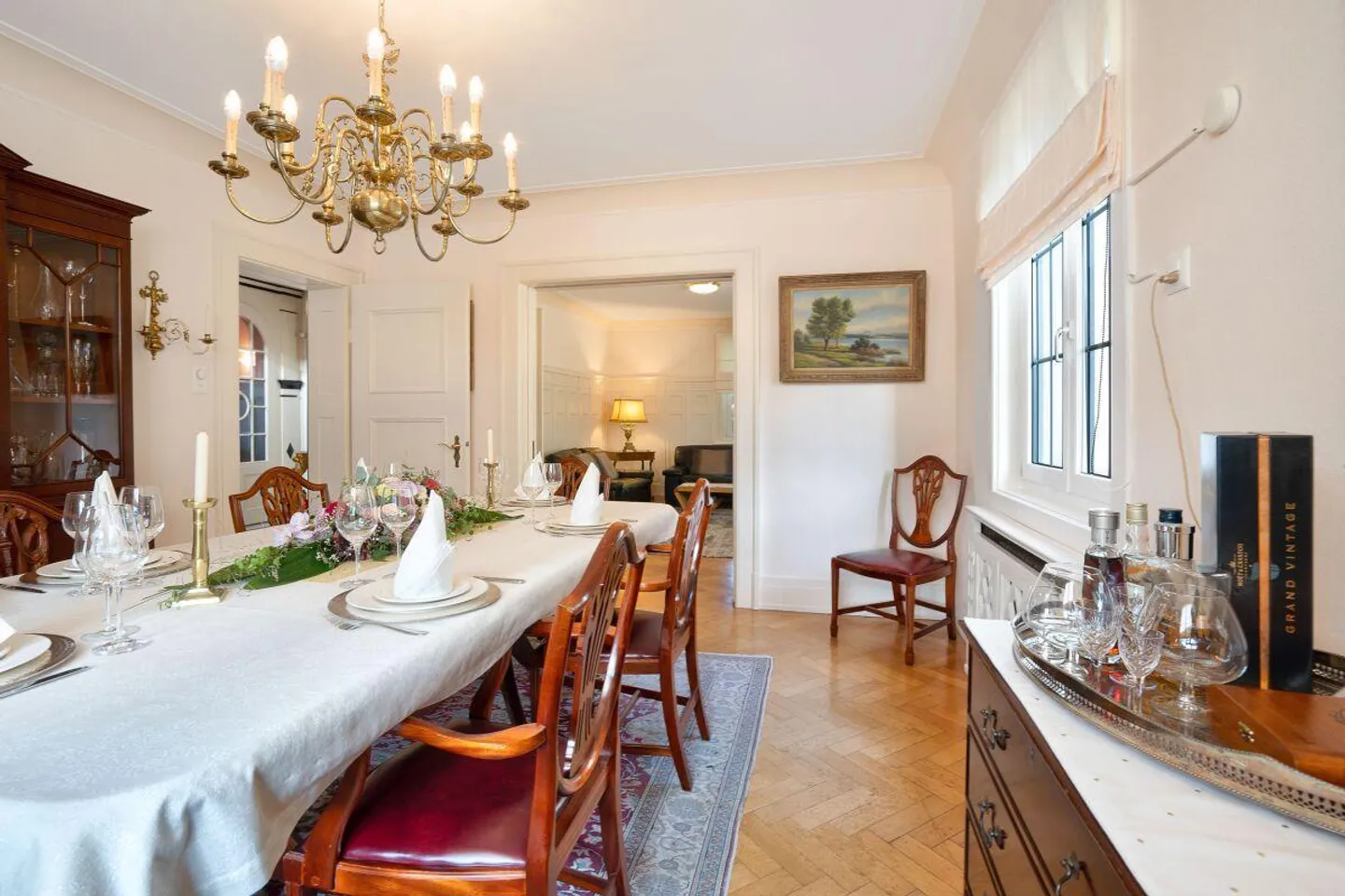 Villa de maître avec un terrain de 2 008 m2 semblable à un parc - Photo 6 sur 13