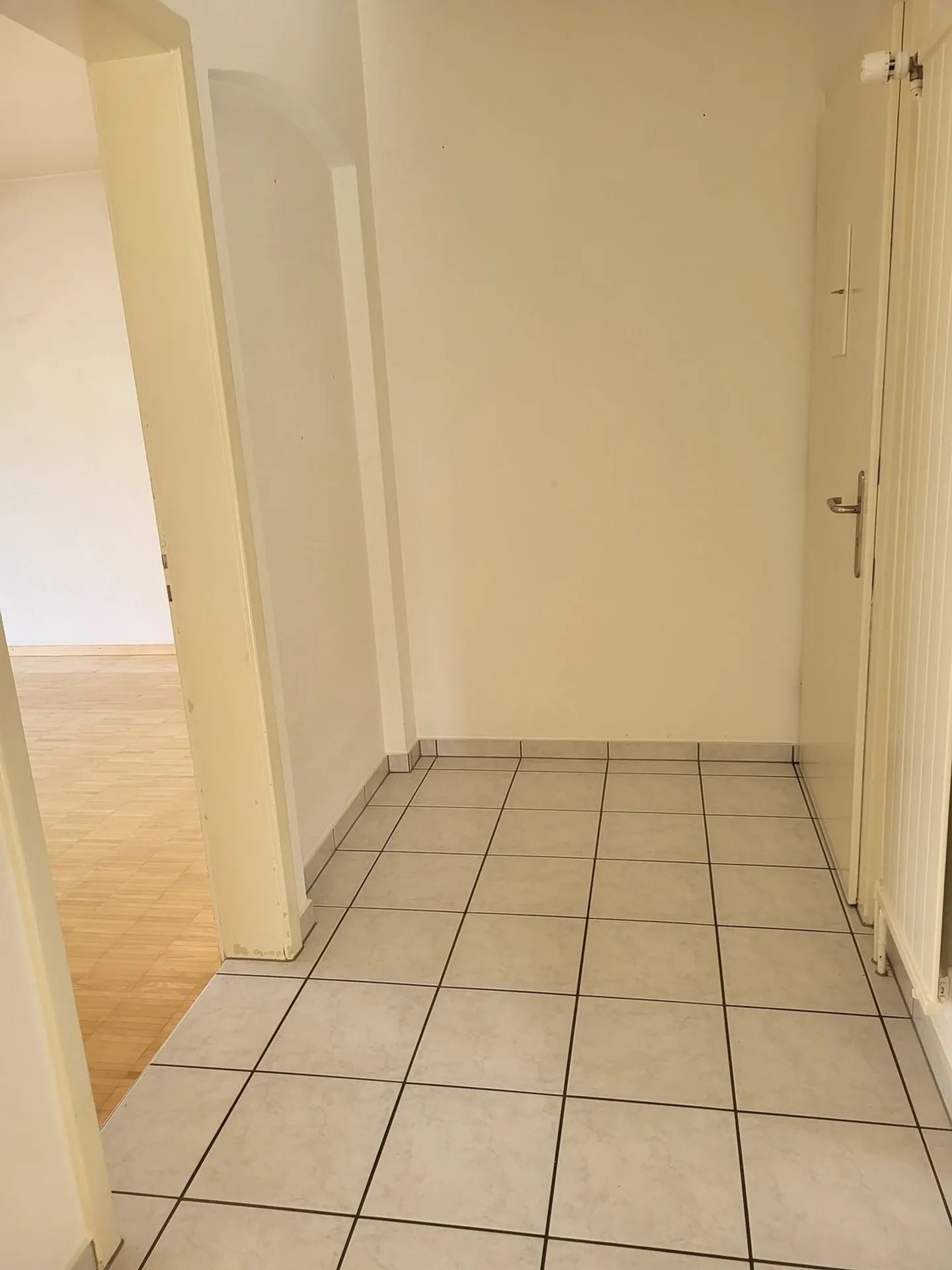 Moderno appartamento con 3 camere e balcone a Bienne - Foto 3 di 12