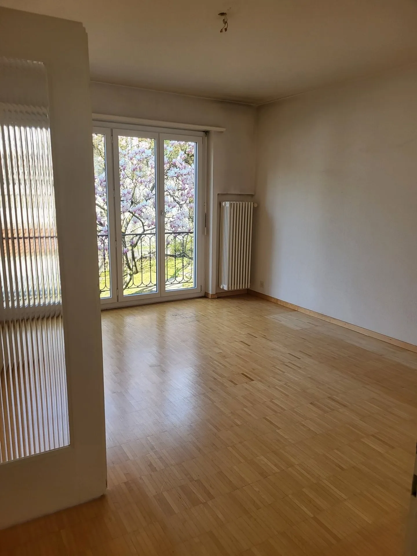 Moderno appartamento con 3 camere e balcone a Bienne - Foto 4 di 12