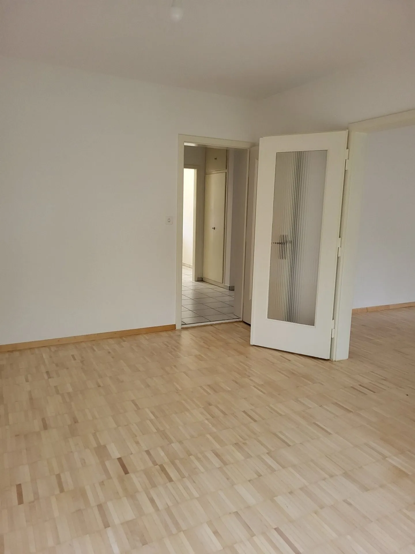Moderno appartamento con 3 camere e balcone a Bienne - Foto 9 di 12