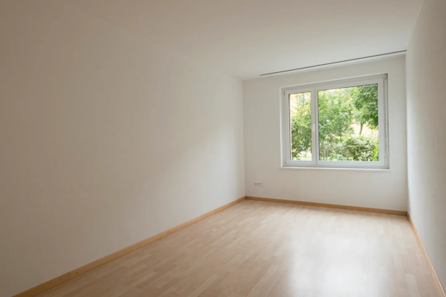 Top modern Minergie apartment in a central location - Photo 6 of 8