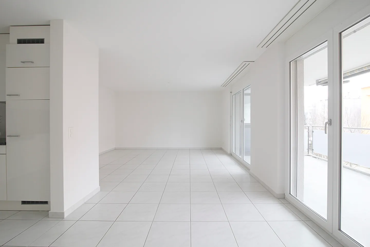 Top modern Minergie apartment in a central location - Photo 3 of 8
