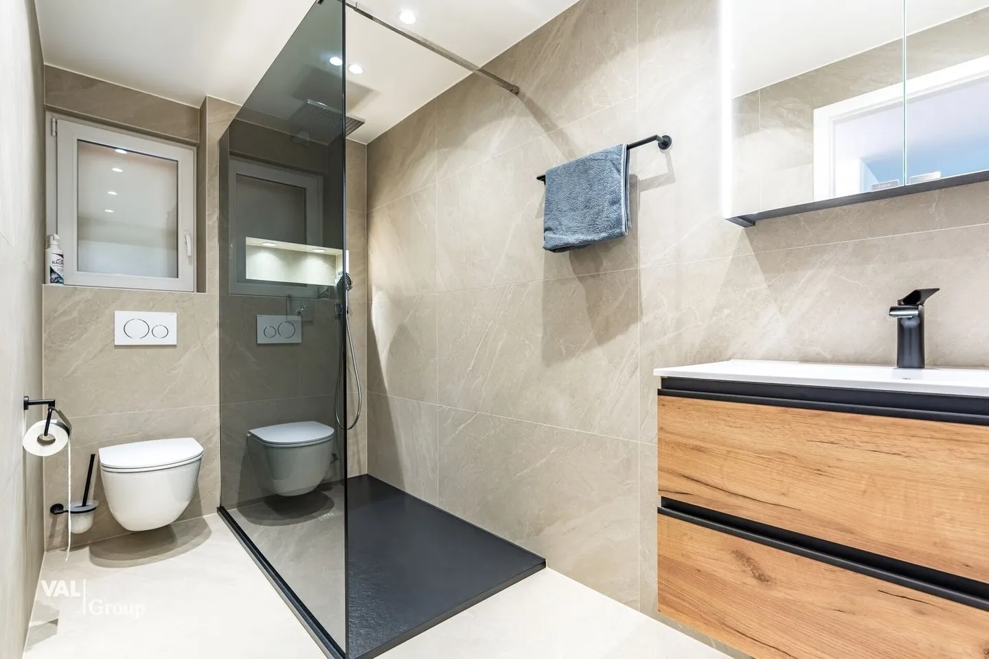 A Life Between Elegance and Comfort - Photo 10 of 13