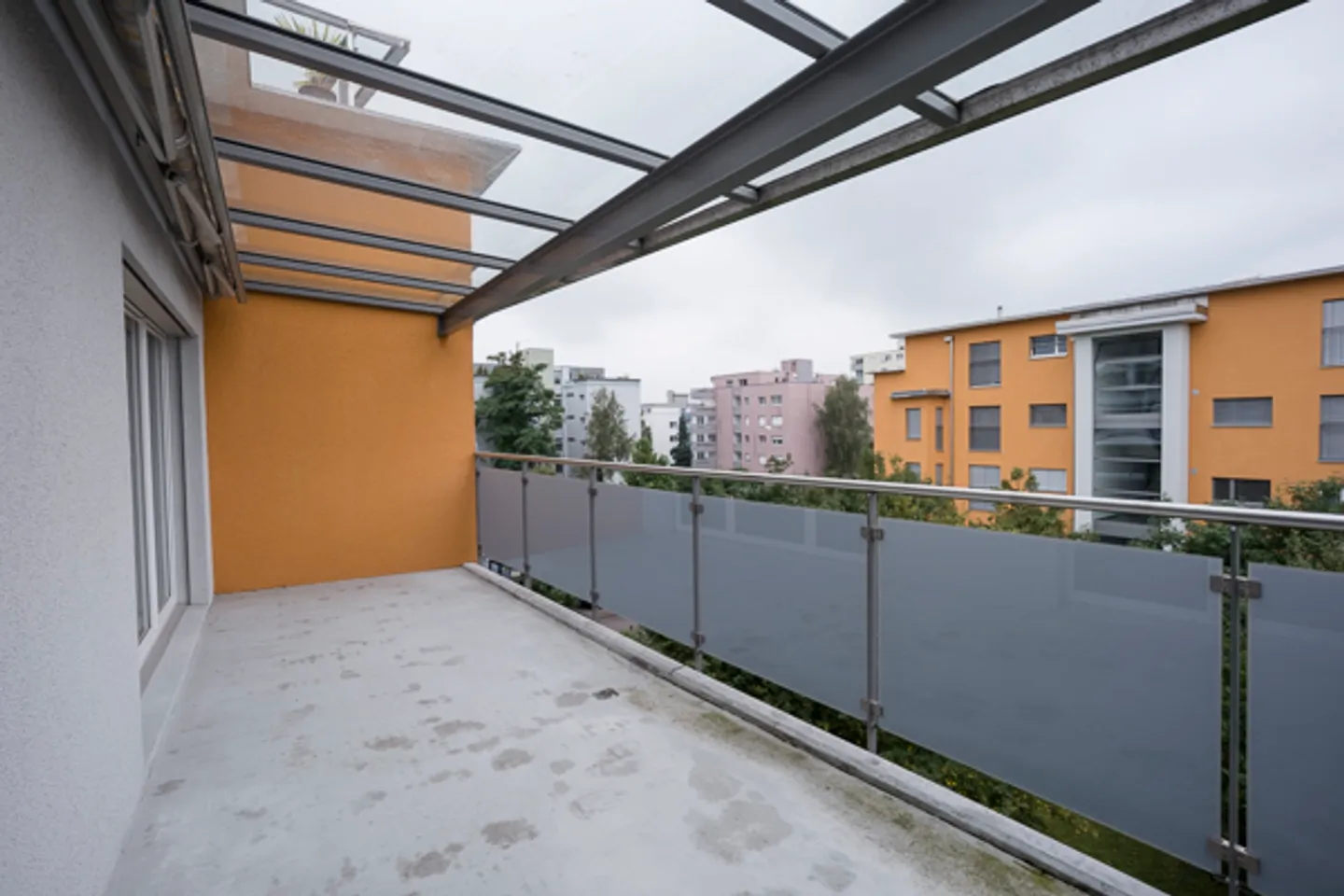 Top modern Minergie apartment in a central location - Photo 8 of 8
