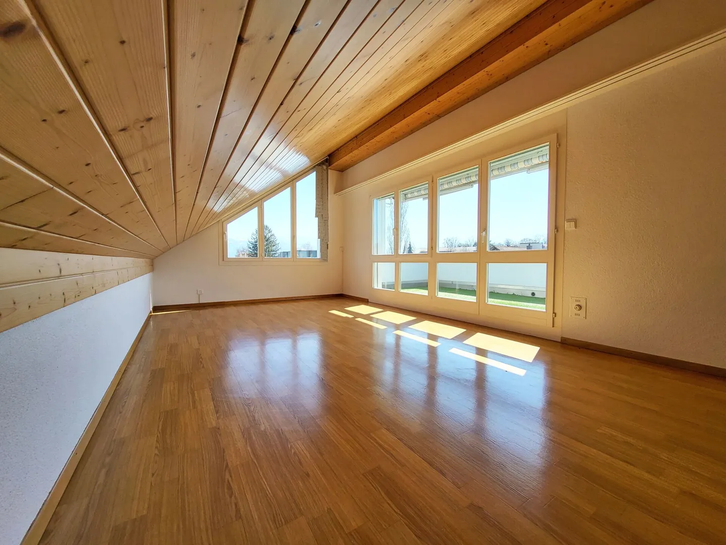 Sonnige 5.5-Zimmer-Wohnung mit Terrasse - Foto 2 von 22