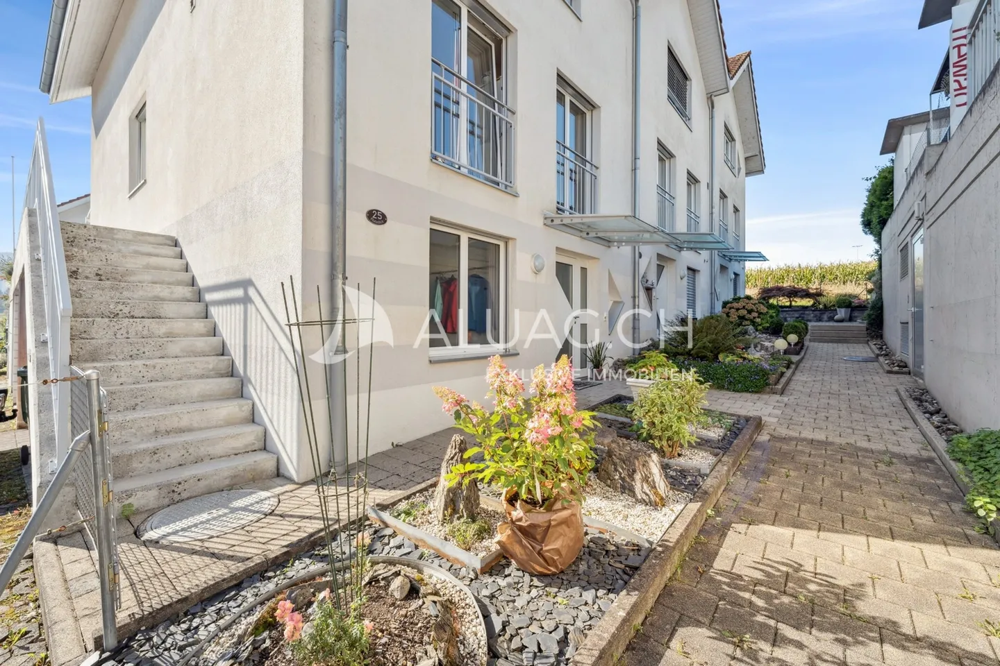 End Row House with Terrace and Garden - Photo 2 of 11