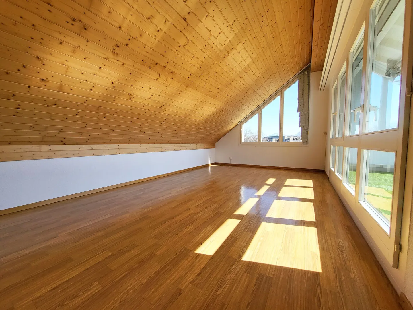 Sonnige 5.5-Zimmer-Wohnung mit Terrasse - Foto 3 von 22