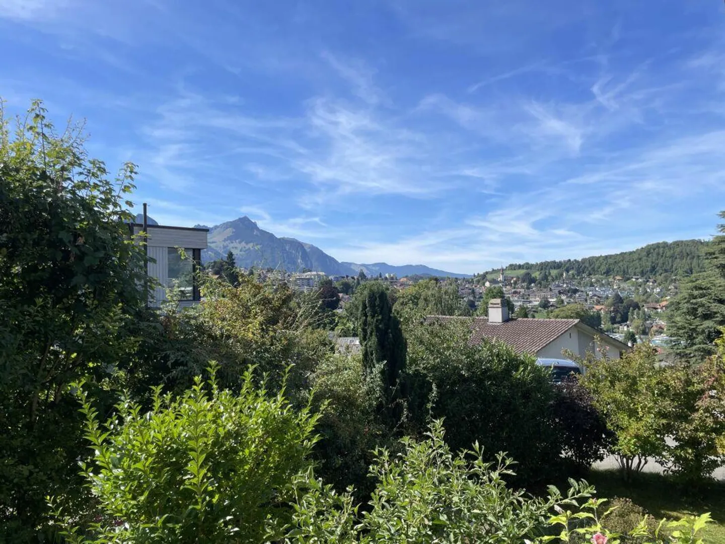 Casa unifamiliare ben tenuta di 5,5 locali con garage - Foto 3 di 15