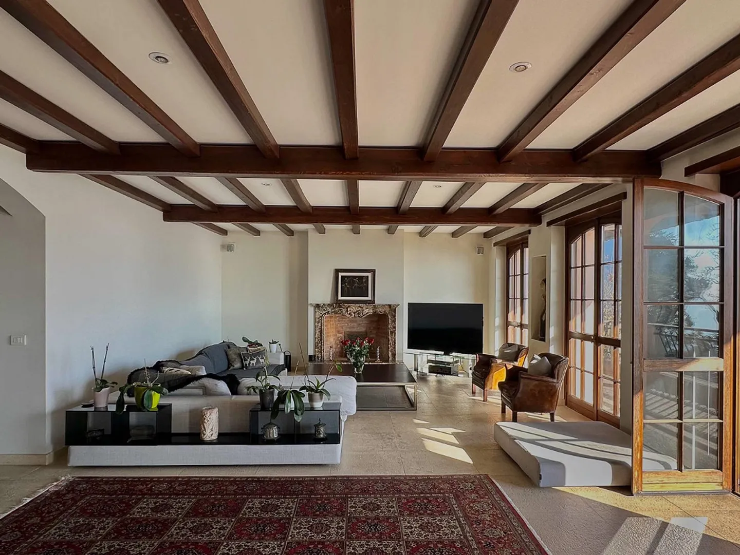 An oasis of luxury and privacy - Photo 2 of 13