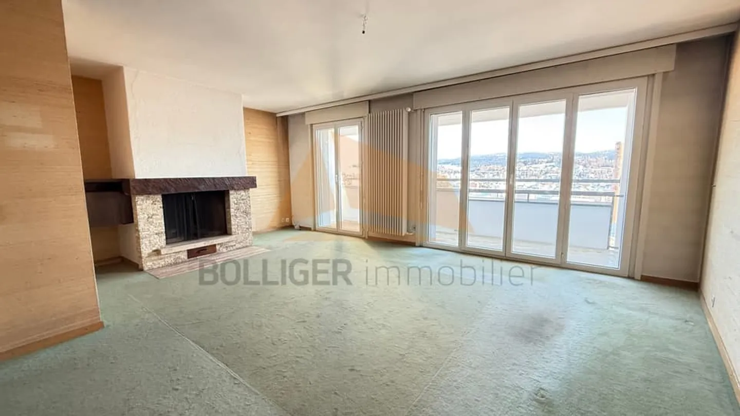 ZU VERKAUFEN 6-ZIMMER-WOHNUNG MIT EINZELGARAGE - Foto 1 von 11