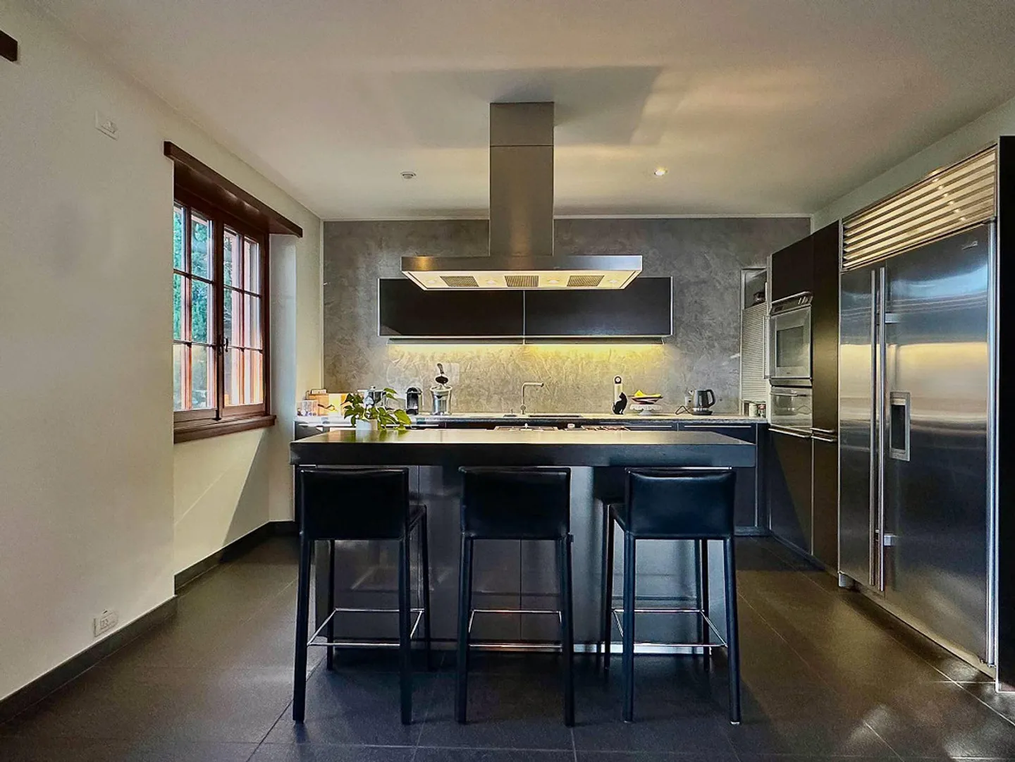 An oasis of luxury and privacy - Photo 5 of 13