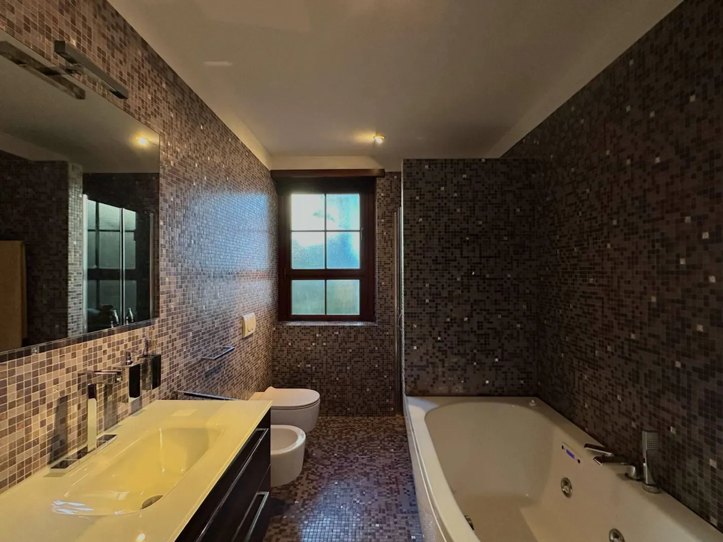 An oasis of luxury and privacy - Photo 9 of 13