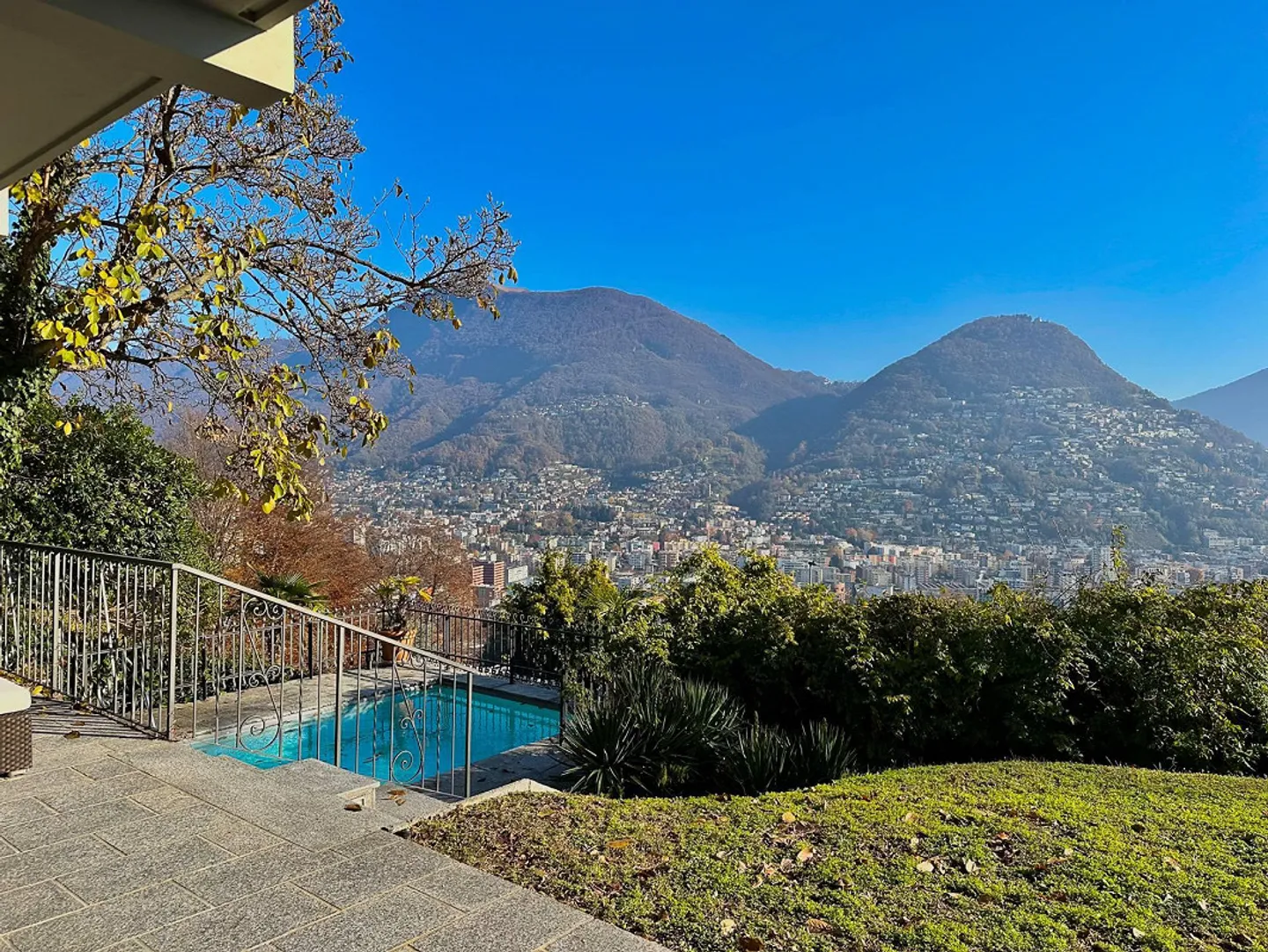 An oasis of luxury and privacy - Photo 11 of 13