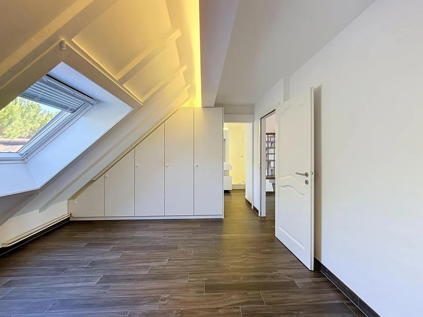 Duplex apartment with lake view - Photo 9 of 13