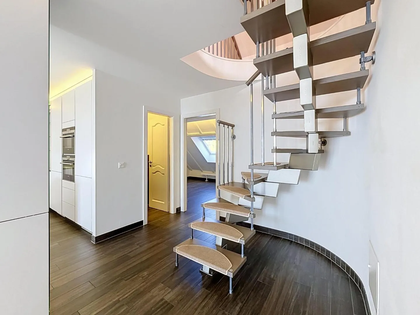 Duplex apartment with lake view - Photo 12 of 13