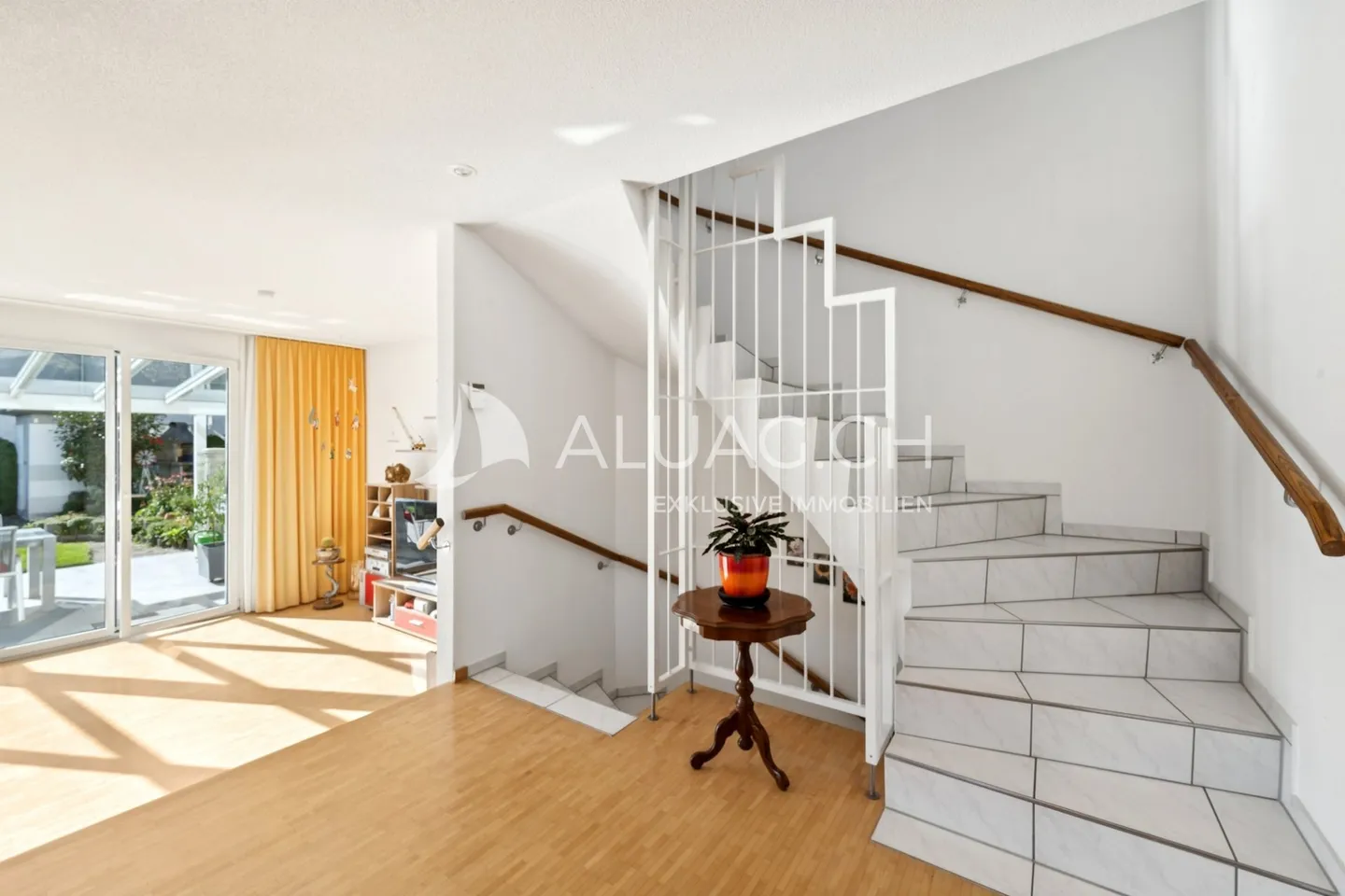 End Row House with Terrace and Garden - Photo 4 of 11