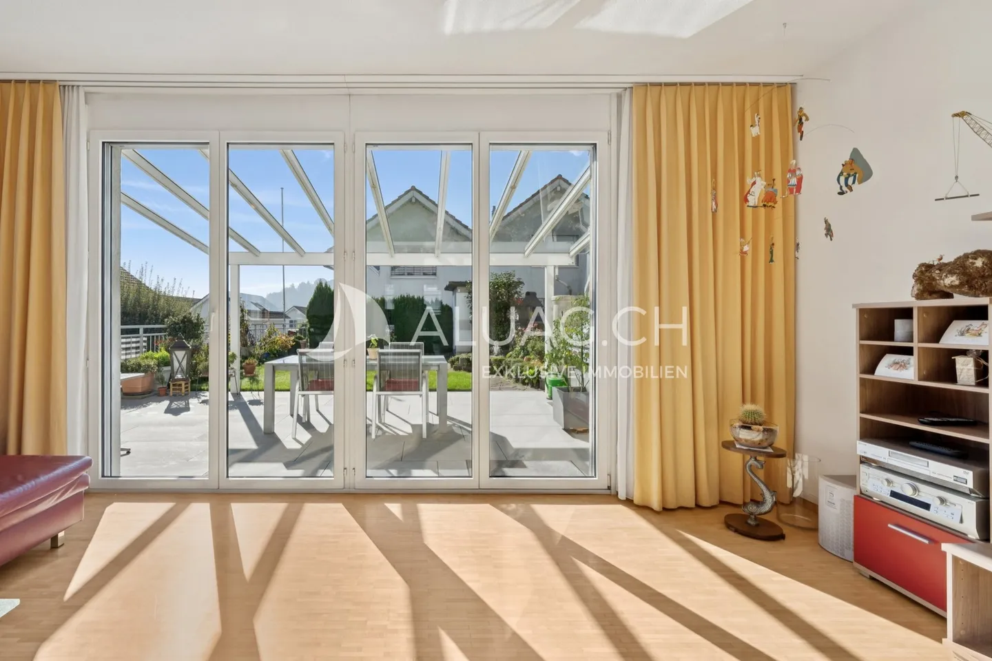 End Row House with Terrace and Garden - Photo 5 of 11