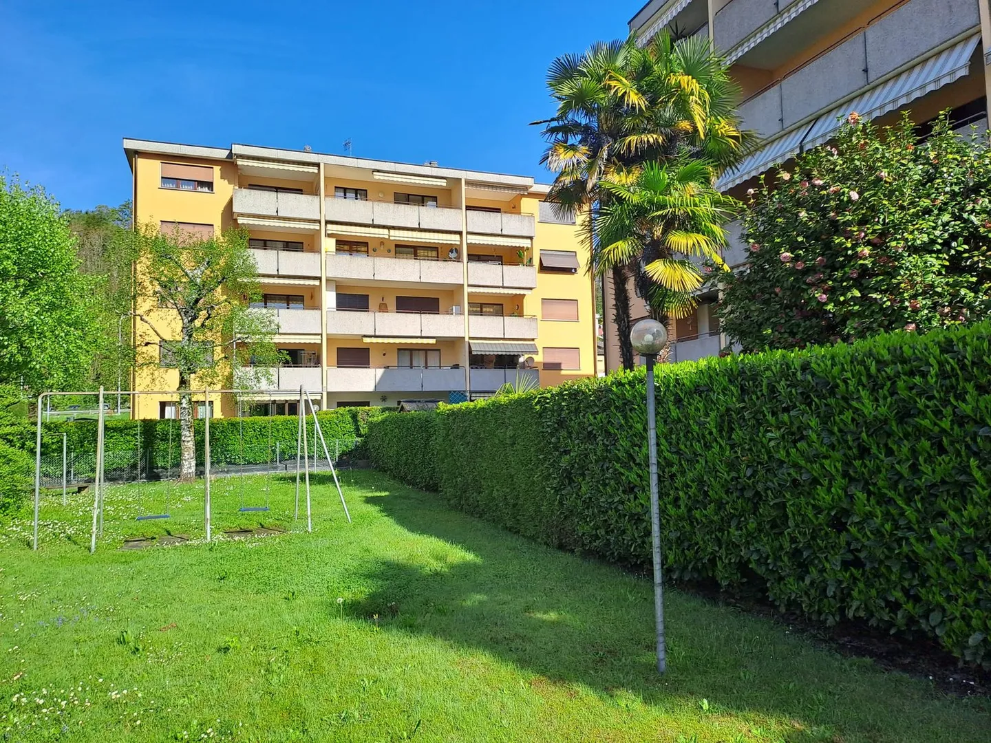 Attic apartment with 4.5 rooms and lake view in Caslano - Photo 11 of 12