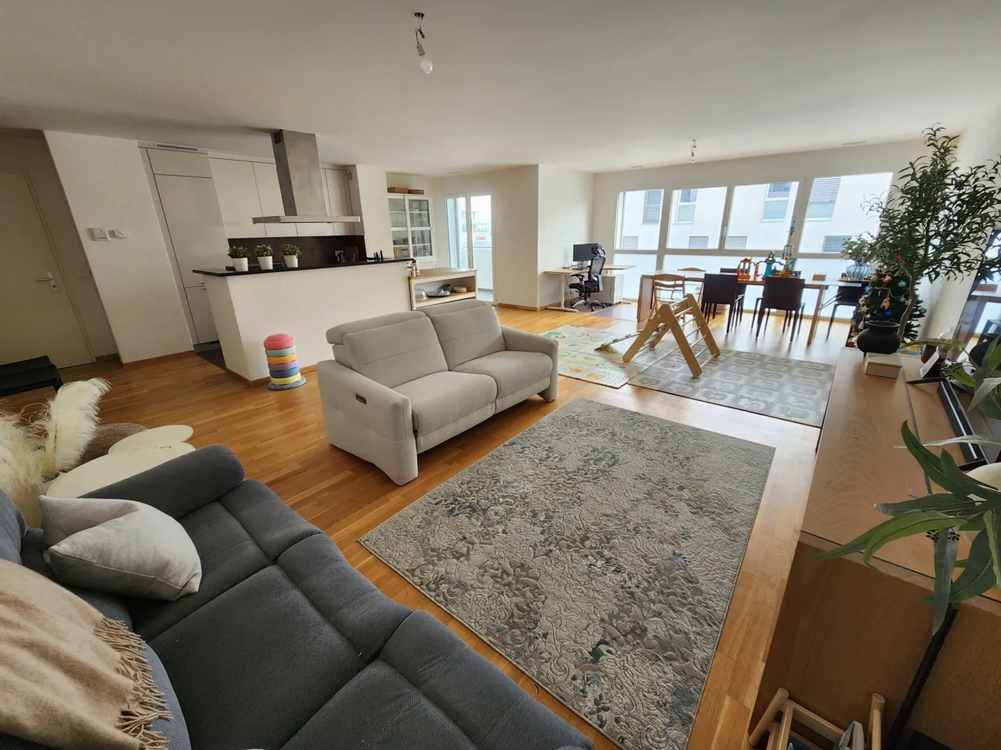 Stunning 4.5 rooms on the 5th floor - Photo 5 of 13